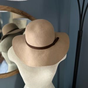 TAN HAT